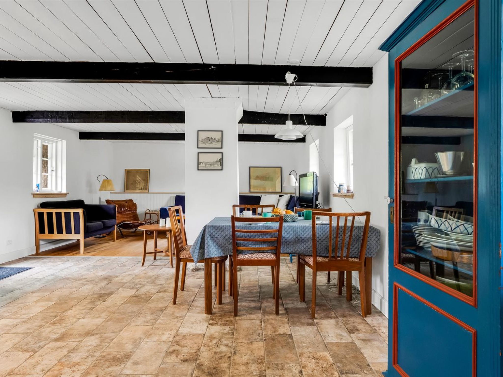 "Annabeth" - 900m from the sea-Inside