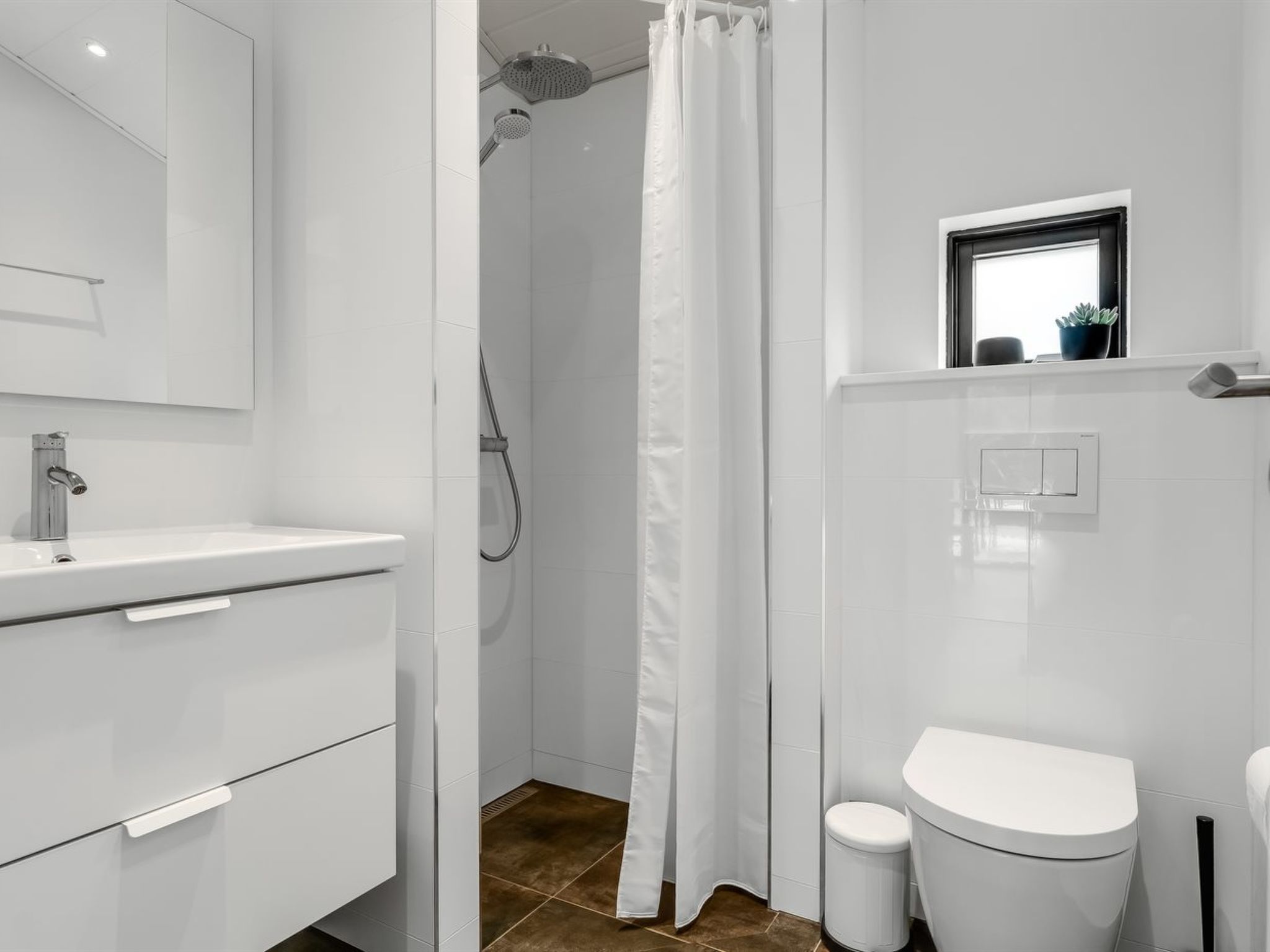 "Sighvat" - 300m from the sea-Drinnen