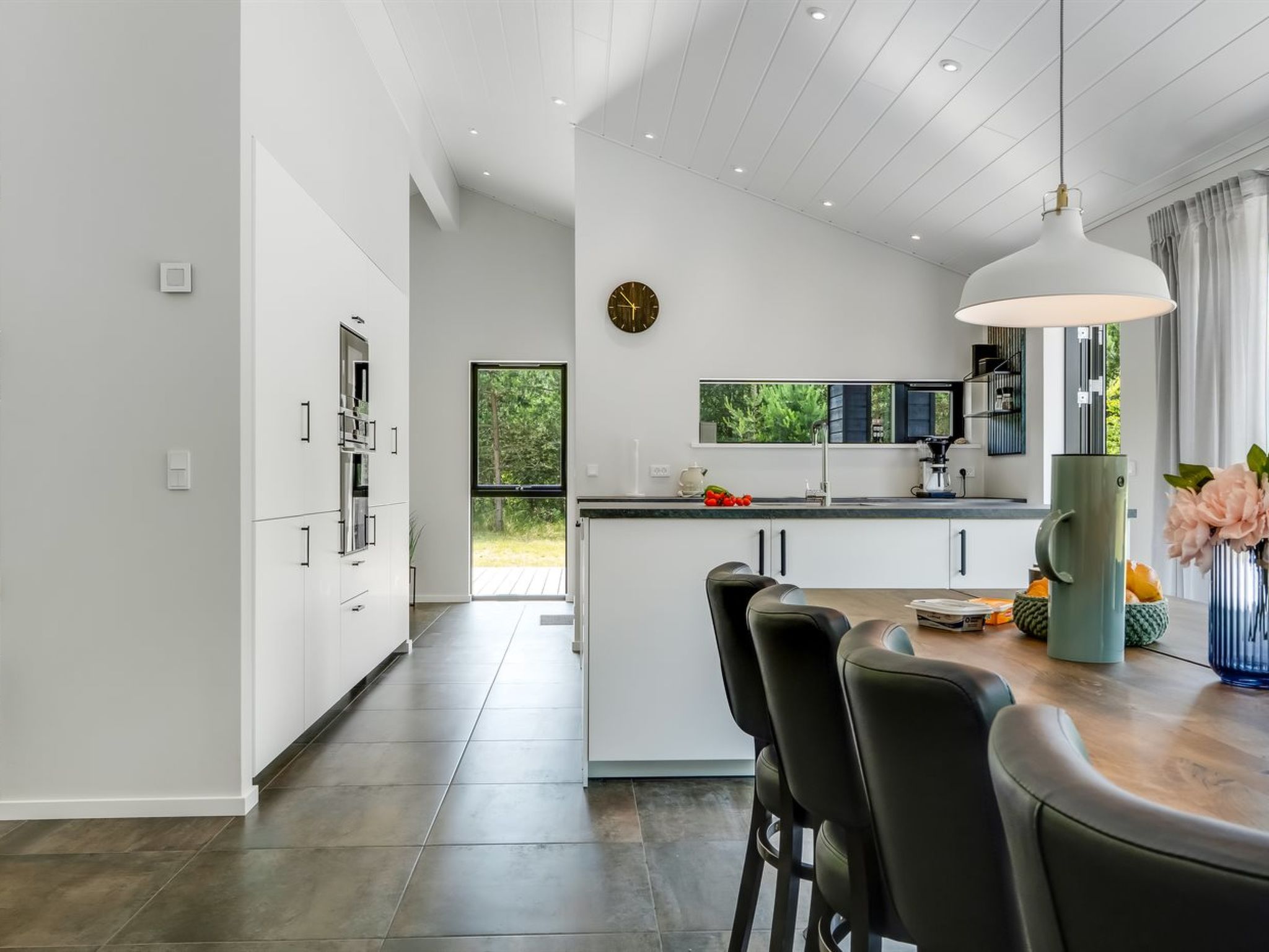 "Sighvat" - 300m from the sea - Inside