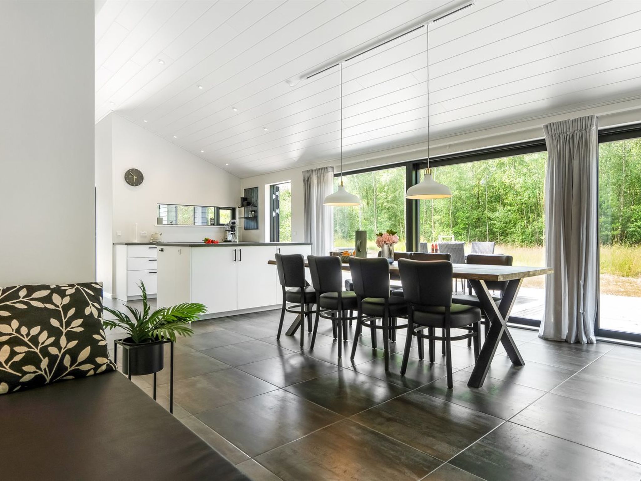 "Sighvat" - 300m from the sea - Inside