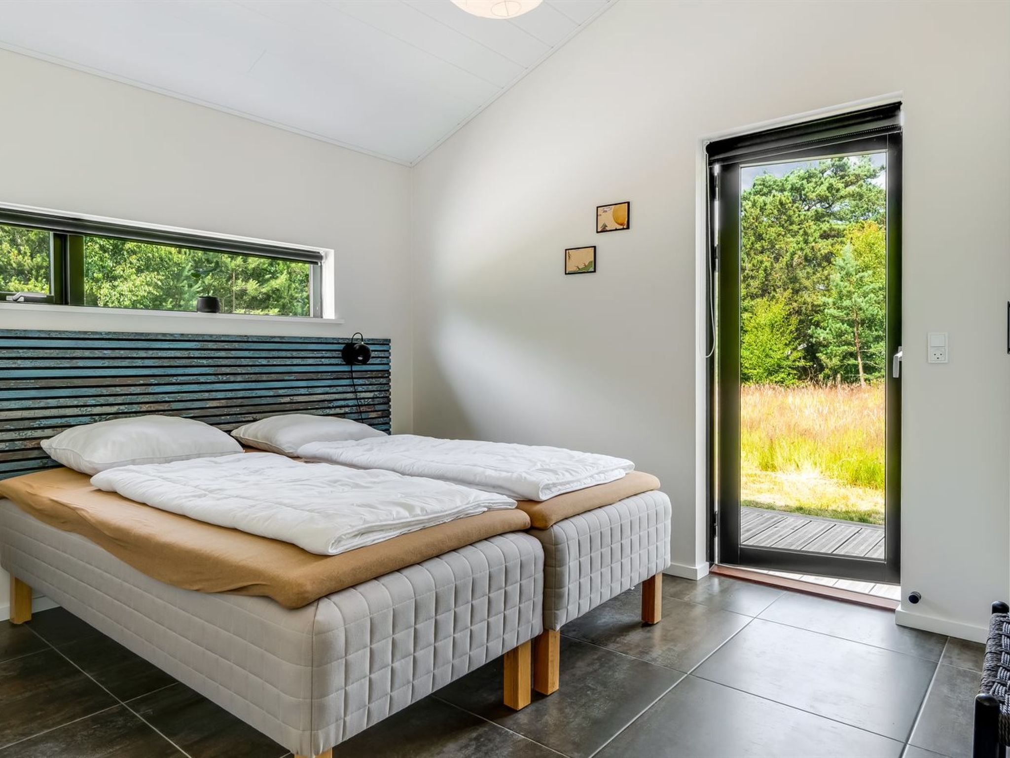 "Sighvat" - 300m from the sea - Inside