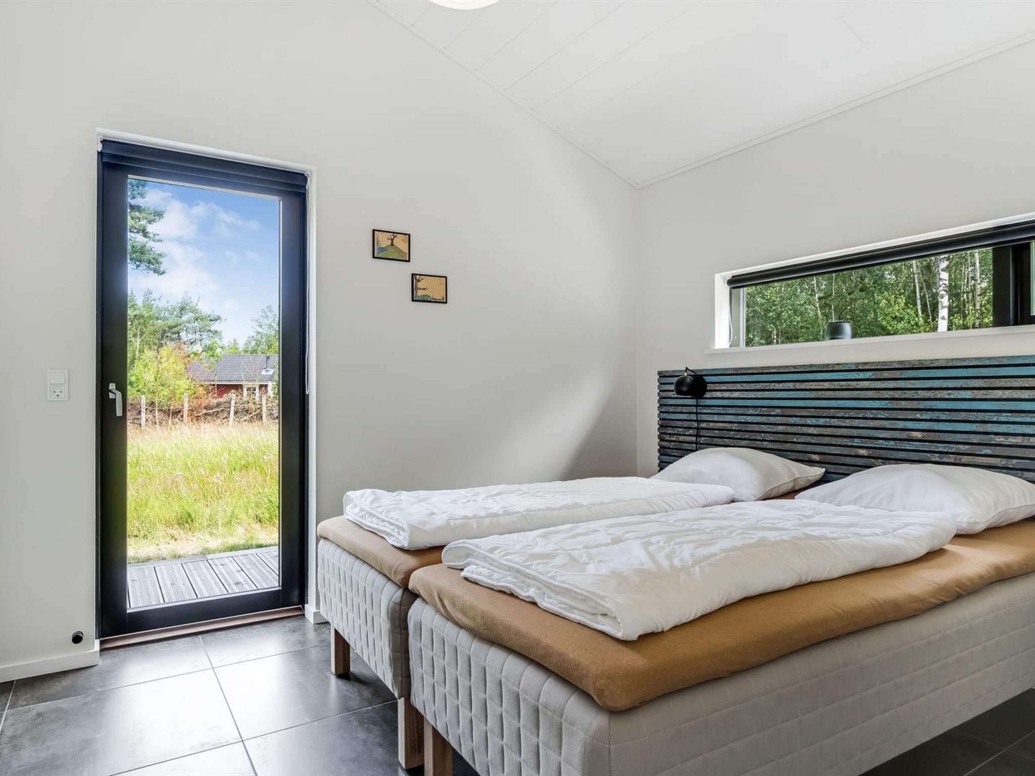 "Sighvat" - 300m from the sea - Inside