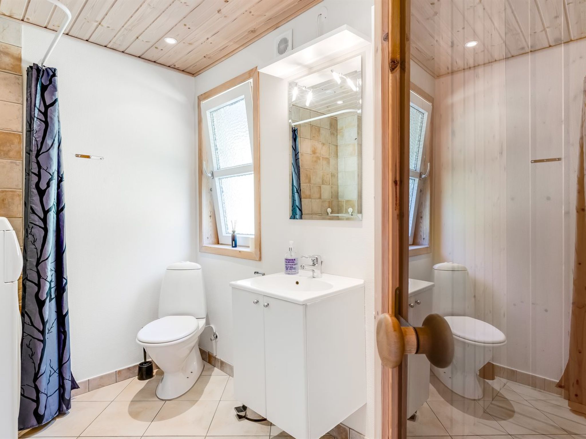 "Angantir" - 4.8km from the sea-Inside