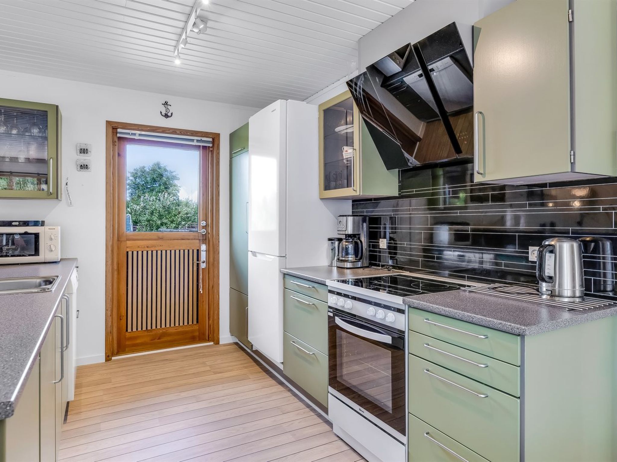 "Naema" - 500m from the sea