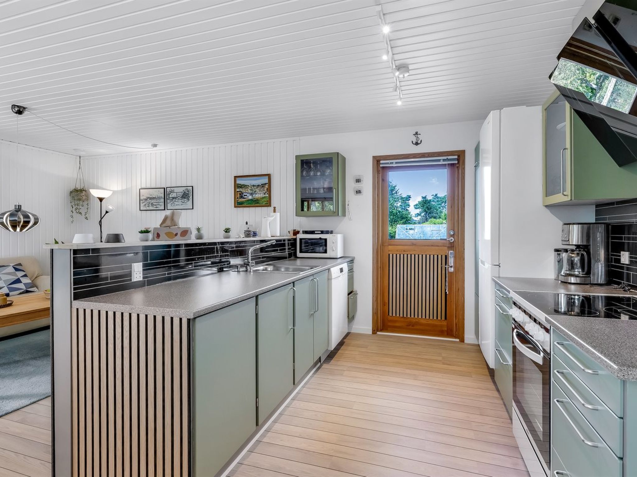 "Naema" - 500m from the sea