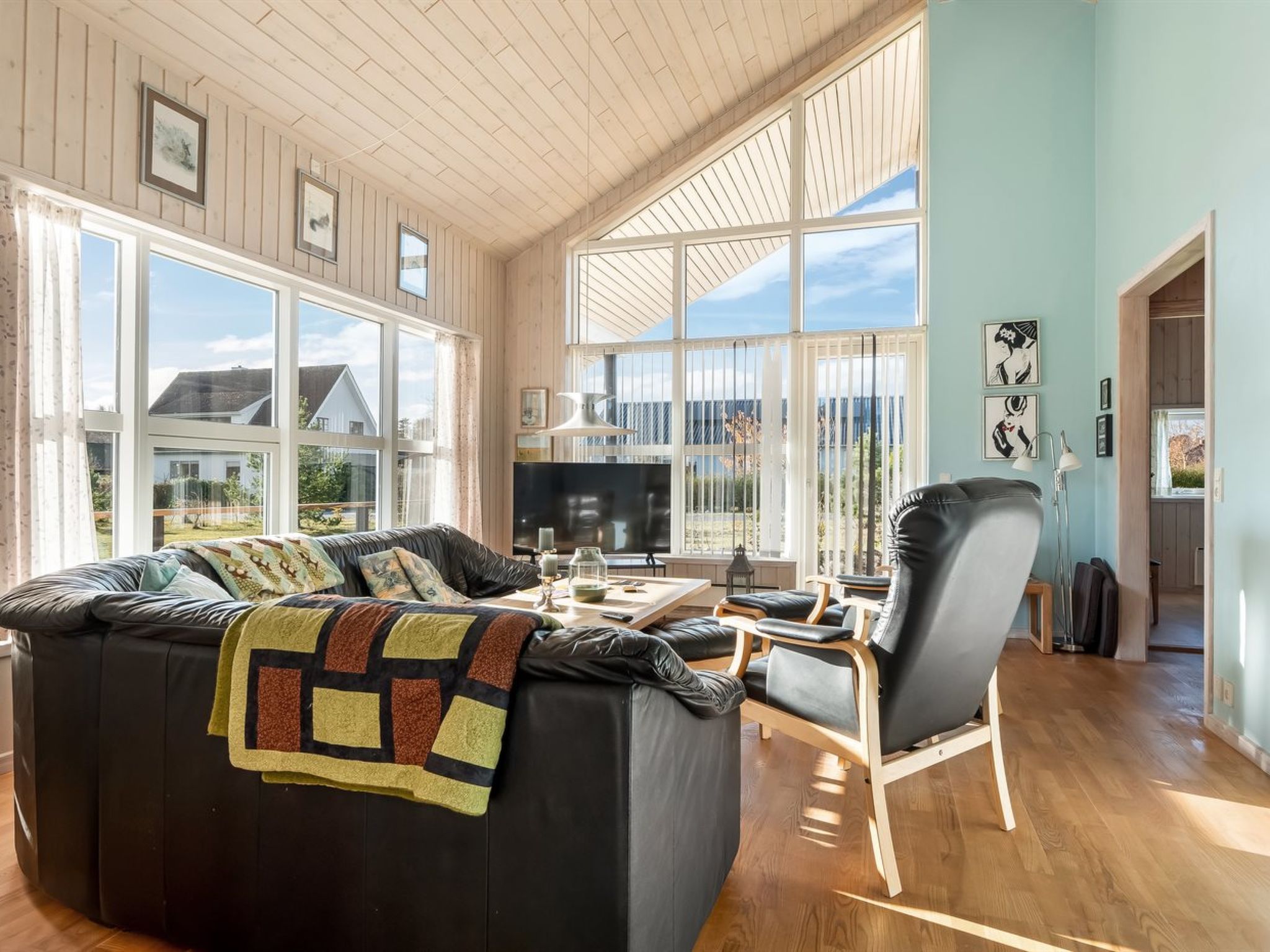 "Tjorven" - 400m from the sea-Binnen