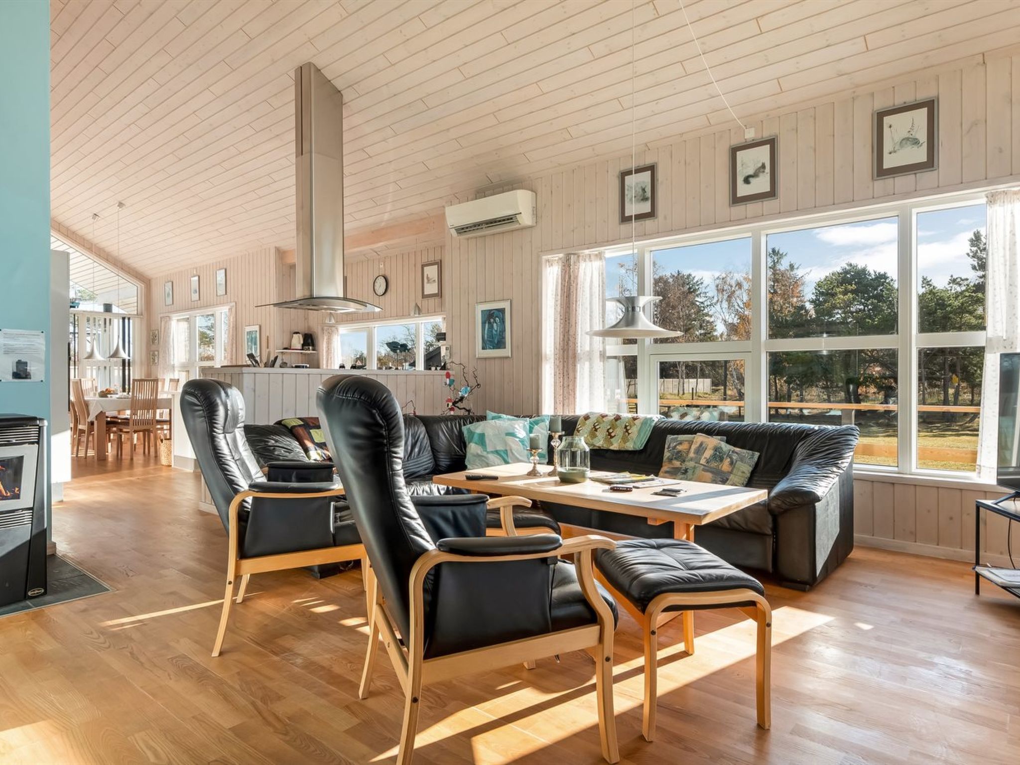 "Tjorven" - 400m from the sea-Binnen