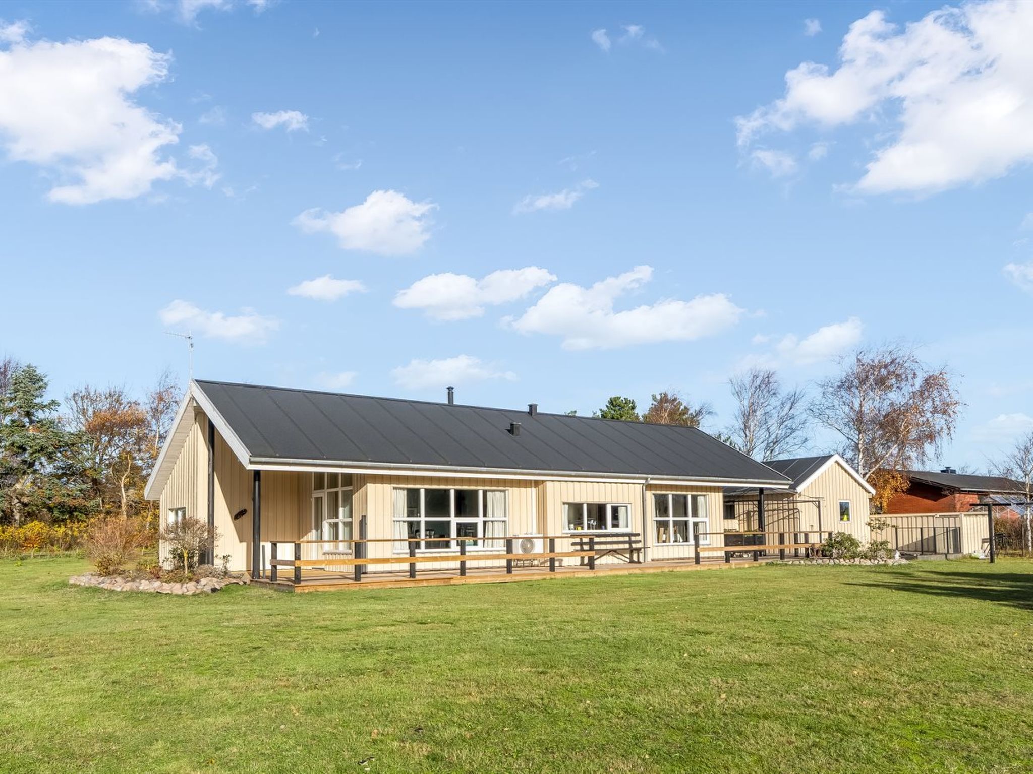 "Tjorven" - 400m from the sea - Buiten