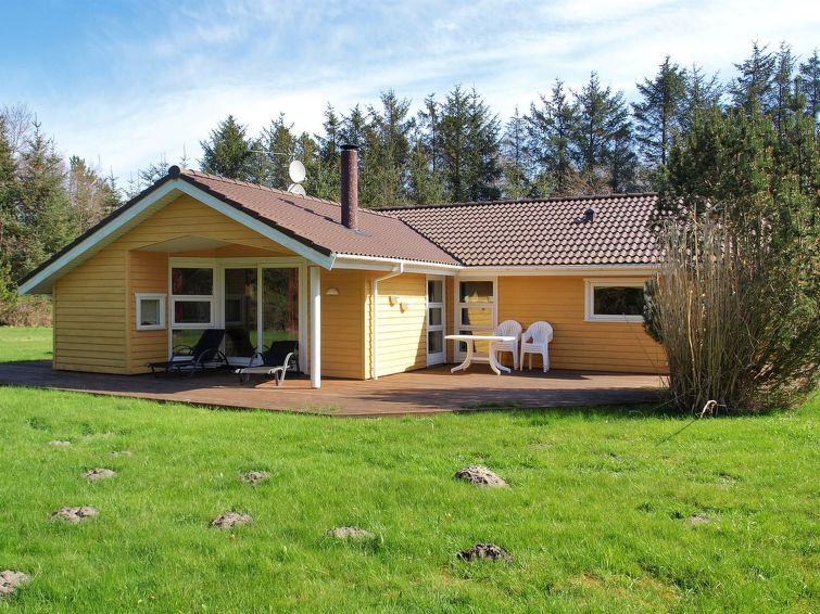Vakantiehuis met sauna in Strandby op 600 meter van zee in Strandby