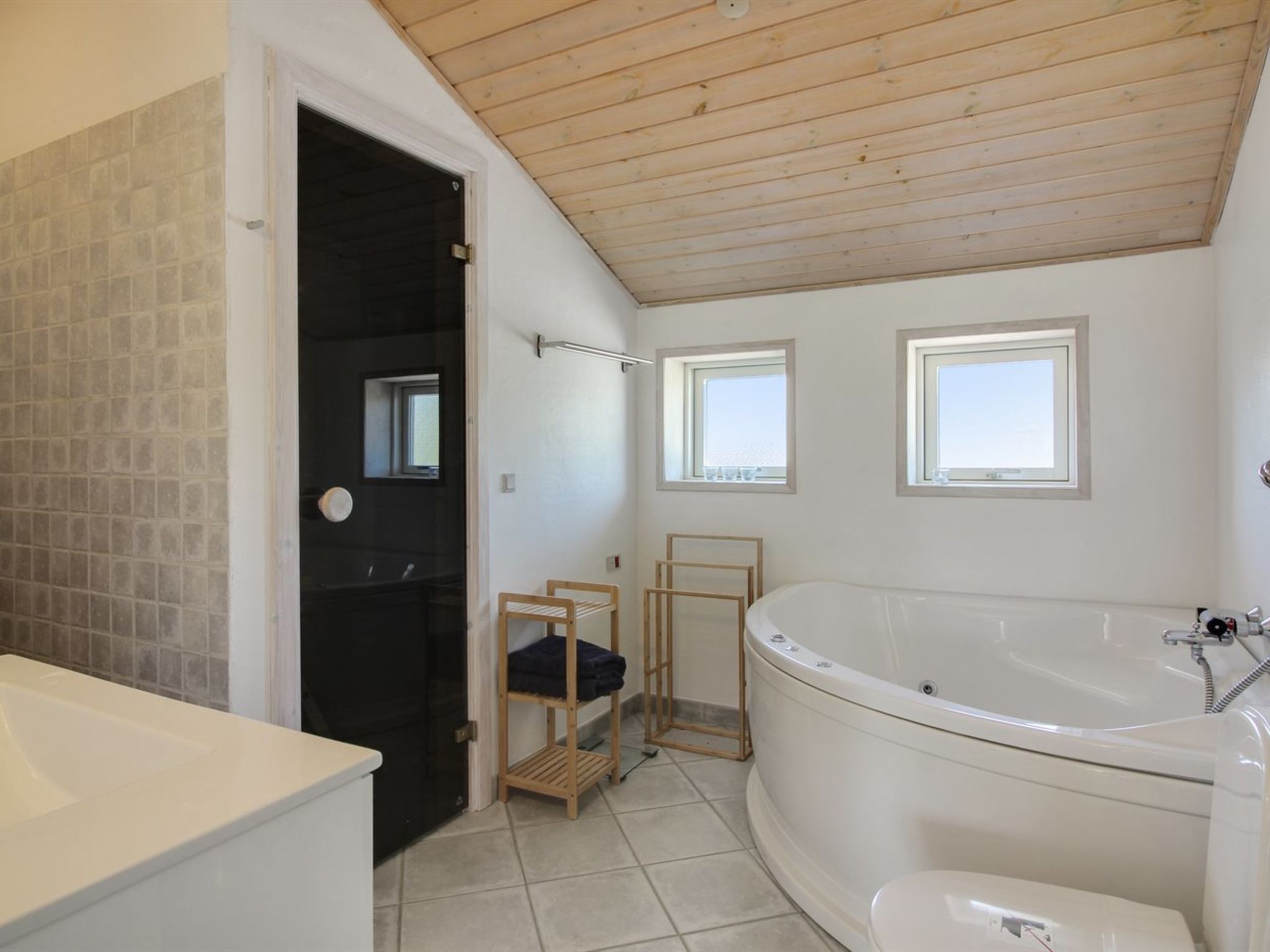"Hampus" - 500m from the sea-Binnen