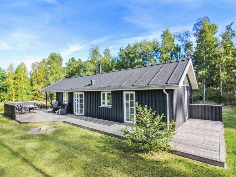 Gezellig vakantiehuis met open haard op 600m van zee in Strandby in Strandby