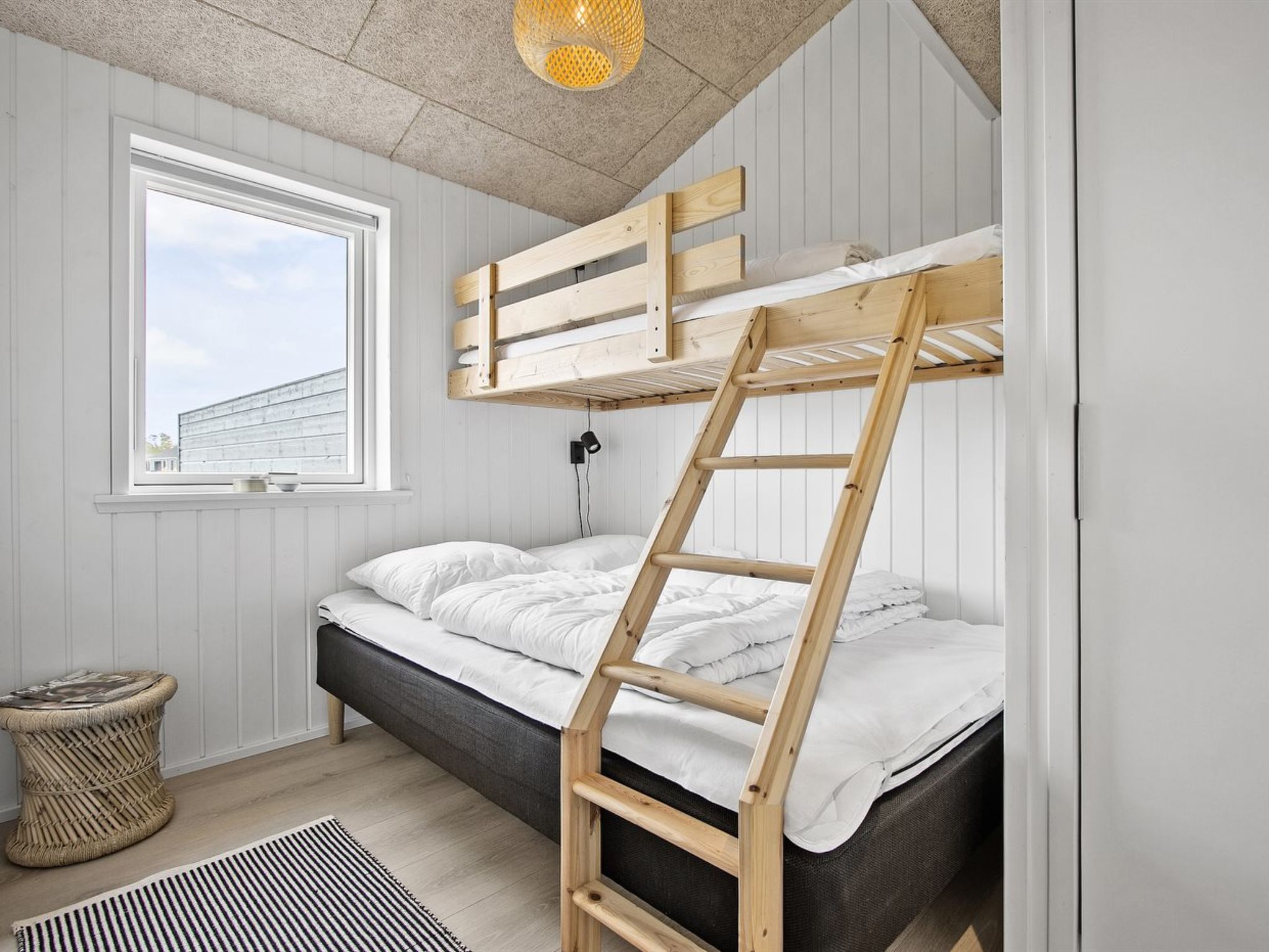 "Frithbjorn" - 900m from the sea - Binnen