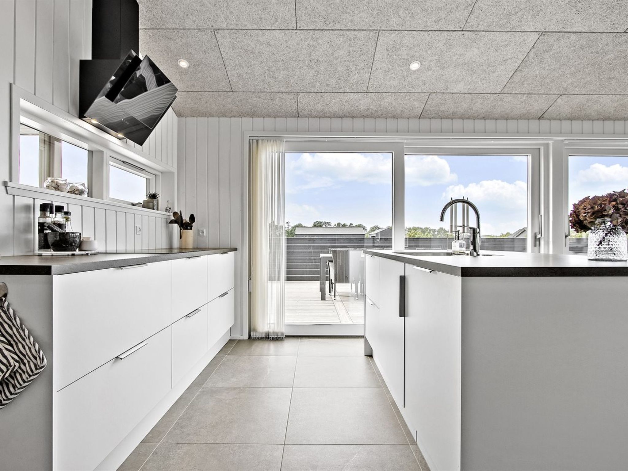"Frithbjorn" - 900m from the sea - Binnen