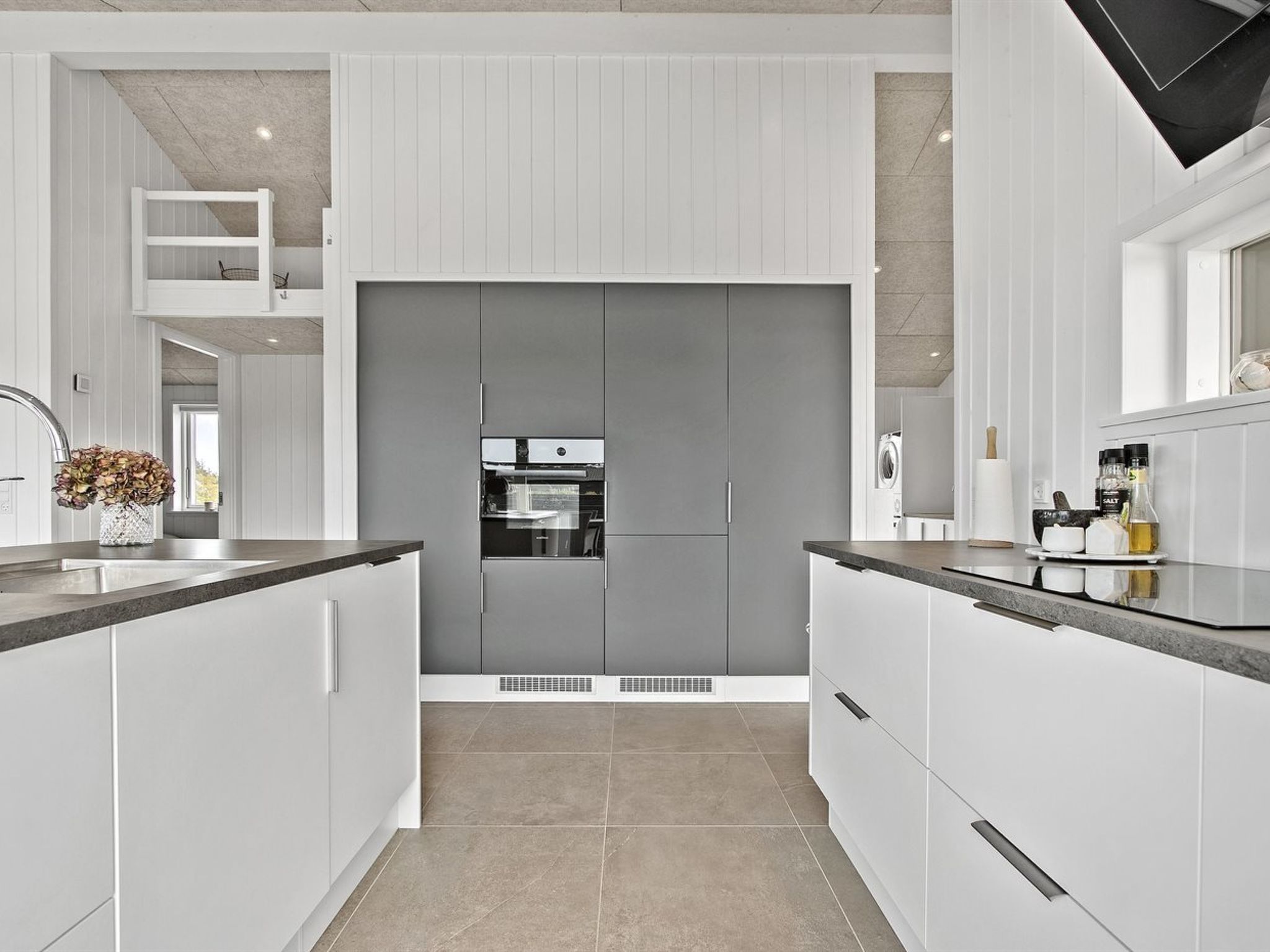 "Frithbjorn" - 900m from the sea-Drinnen