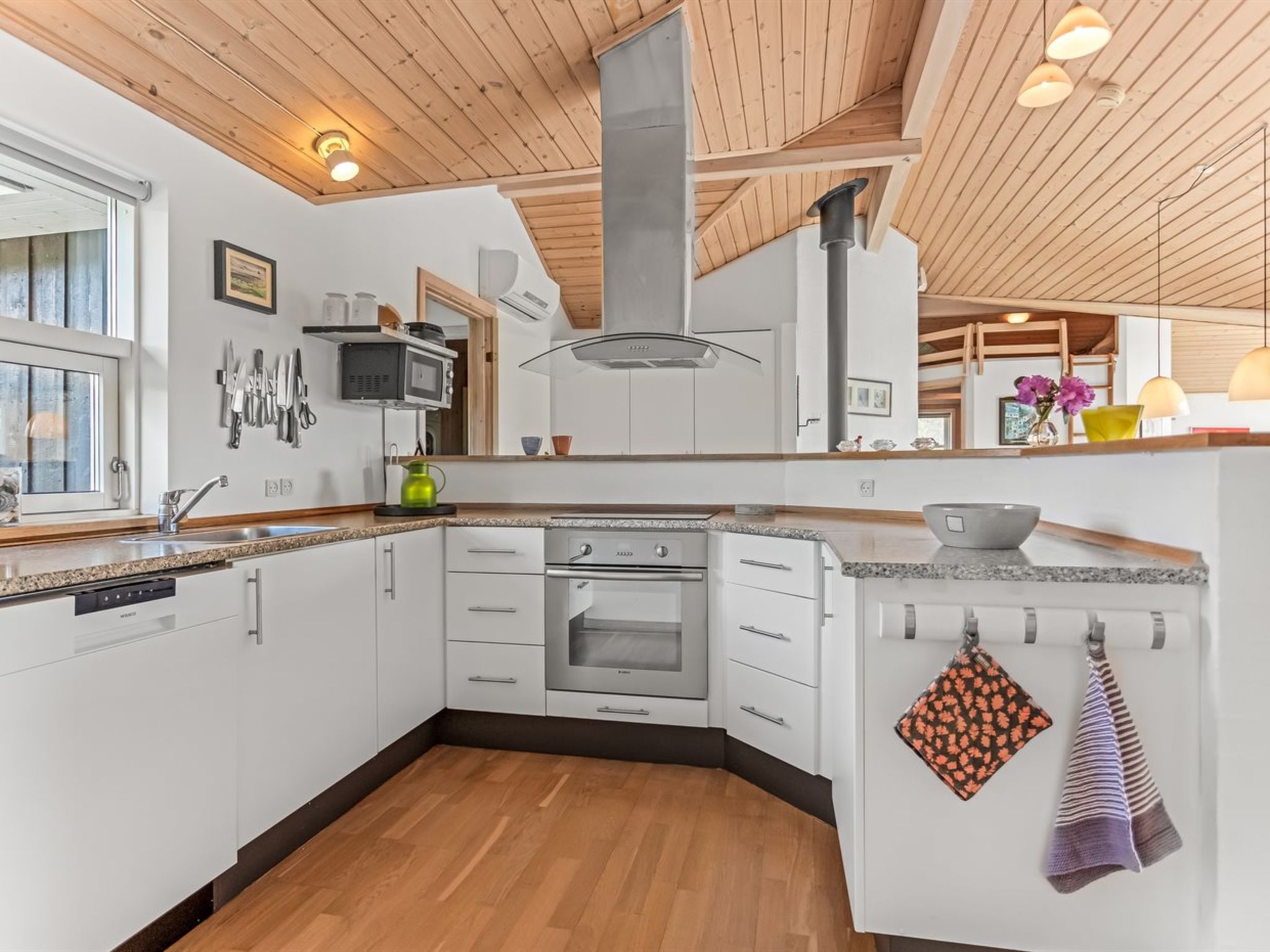 "Oddvar" - 400m from the sea