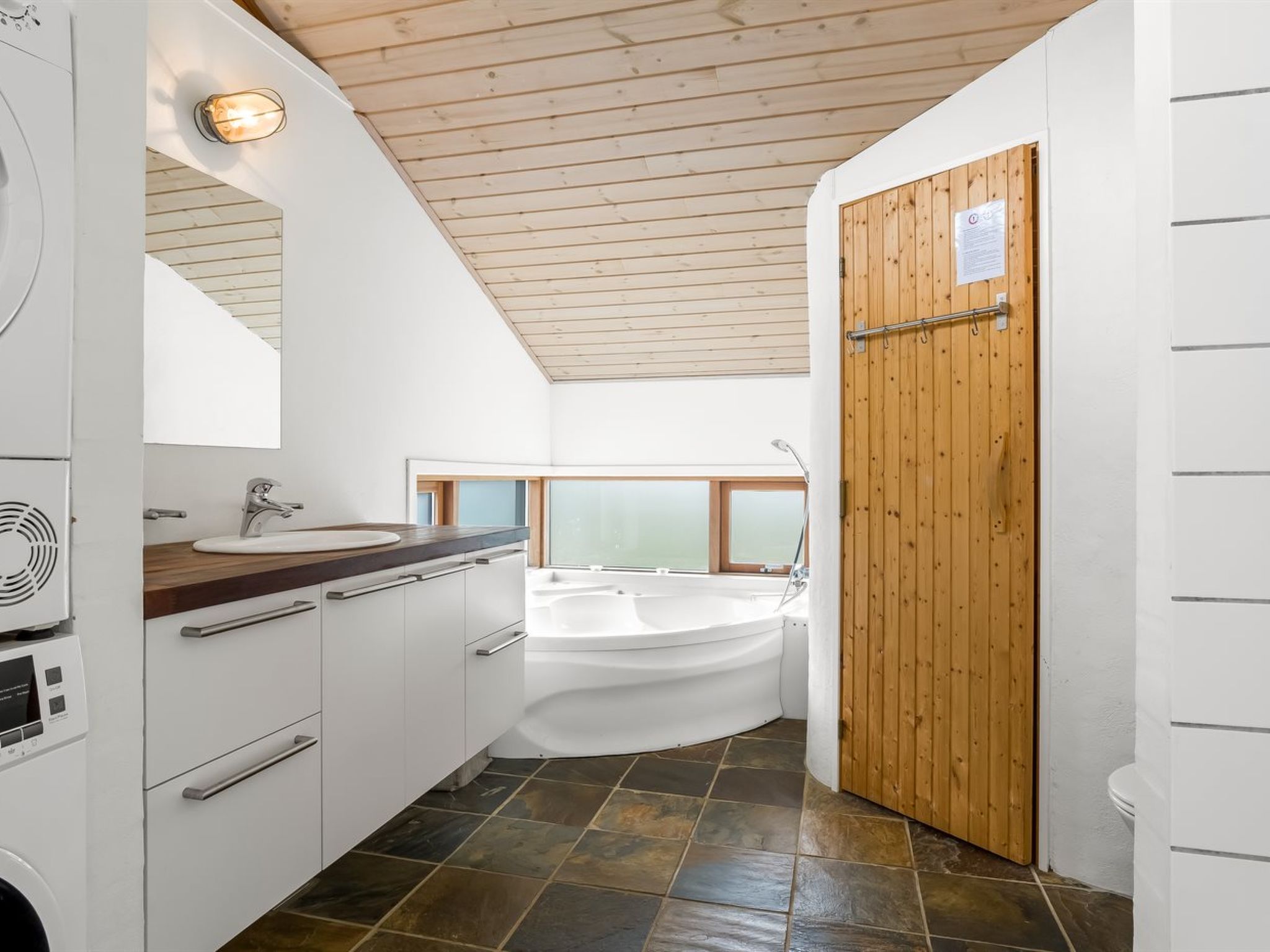 "Thiokk" - 1.5km from the sea - Drinnen