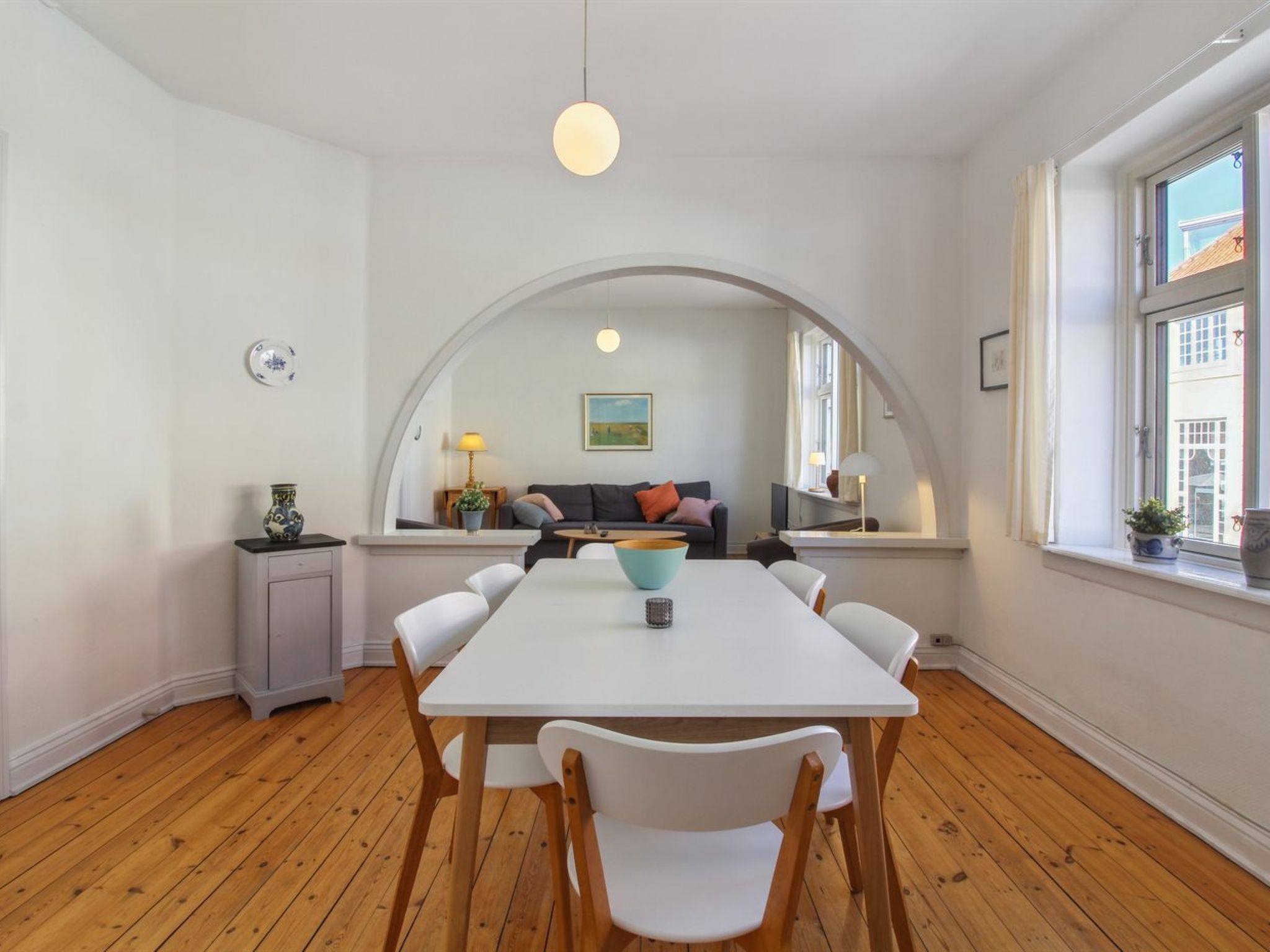 "Gyrth" - 250m from the sea-Inside