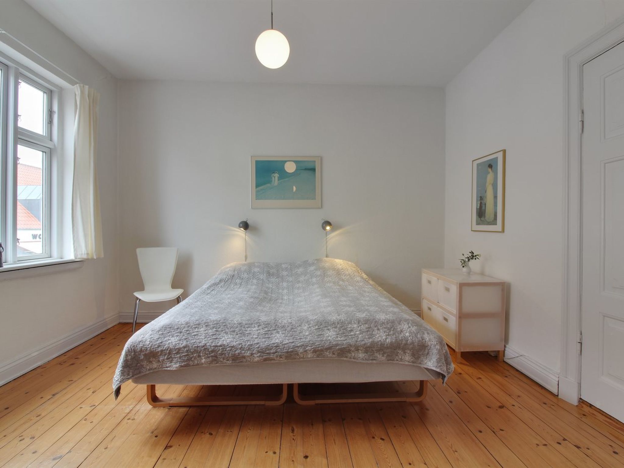 "Gyrth" - 250m from the sea-Inside