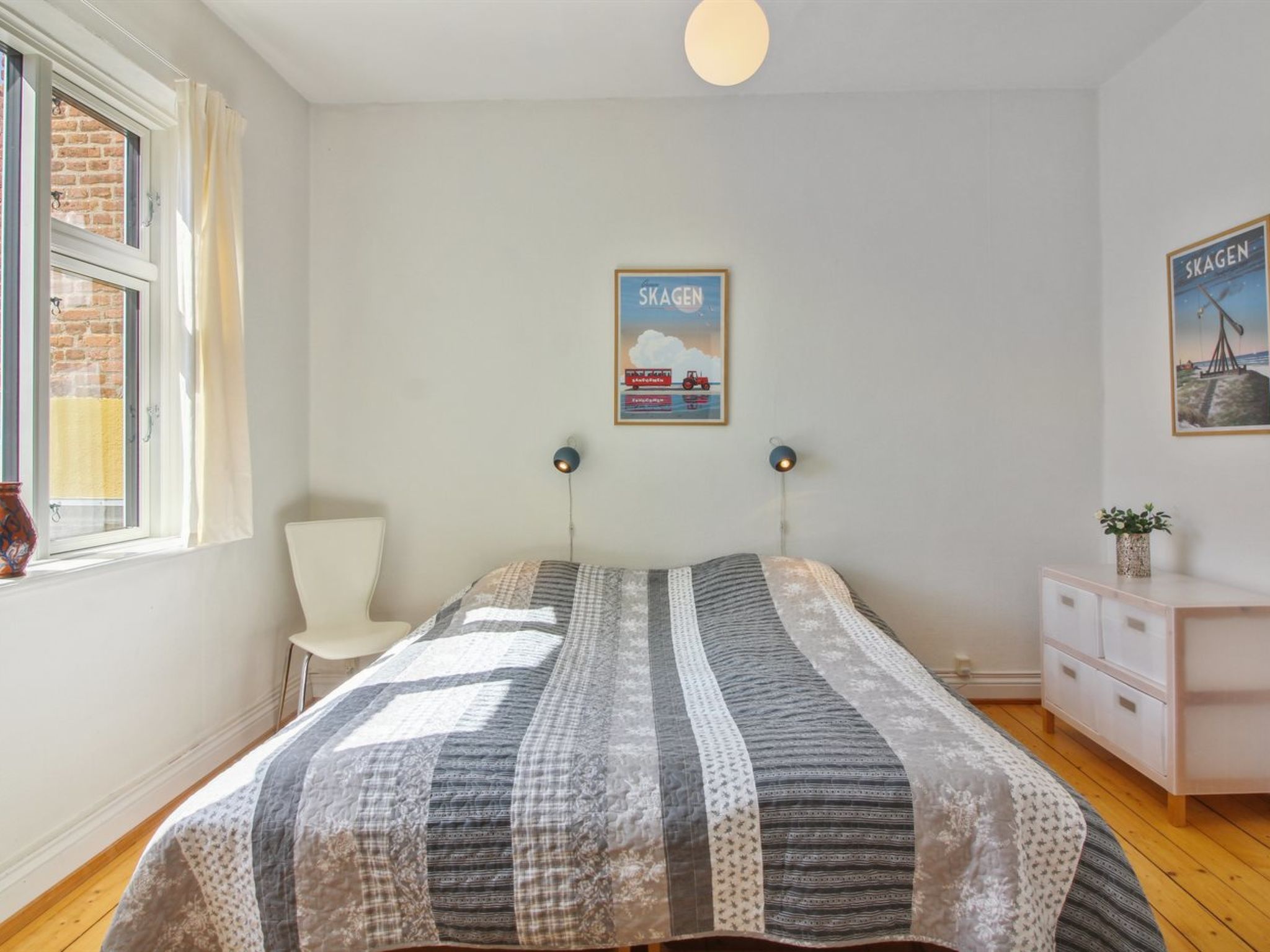 "Gyrth" - 250m from the sea-Inside