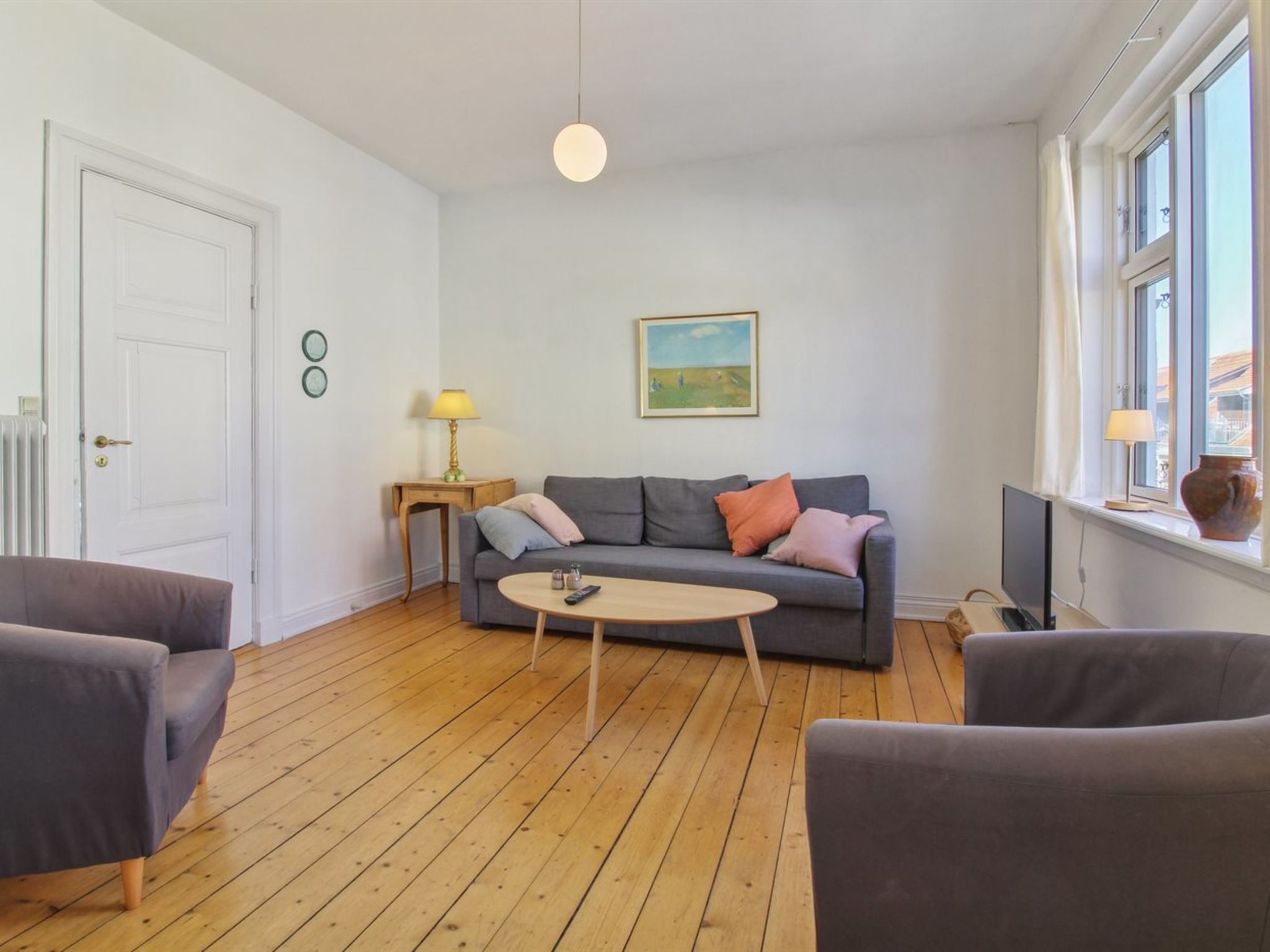 "Gyrth" - 250m from the sea-Inside