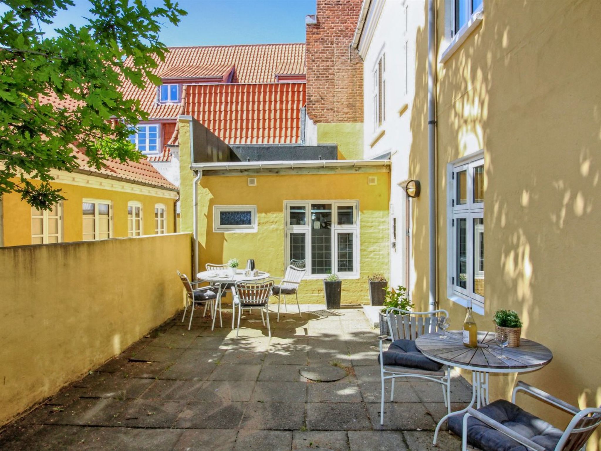 "Gyrth" - 250m from the sea-Inside