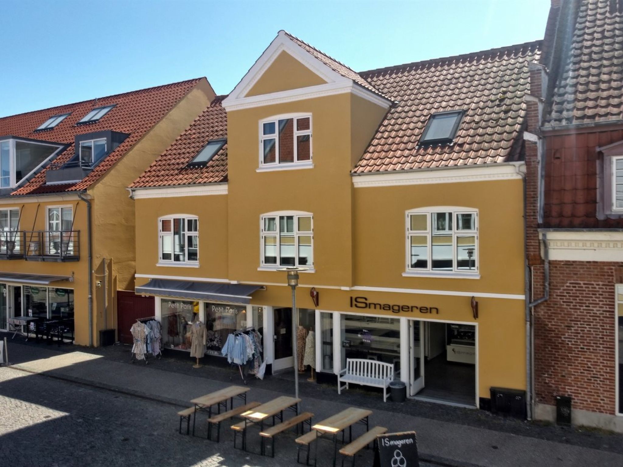 "Gyrth" - 250m from the sea