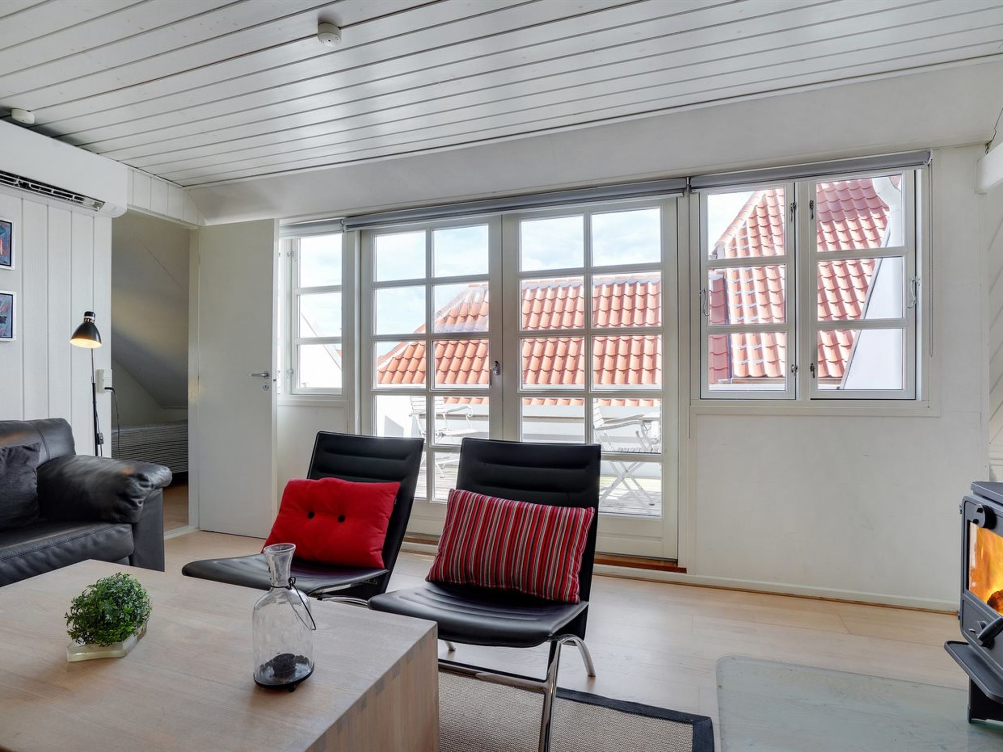 "Naina" - 200m from the sea - Binnen