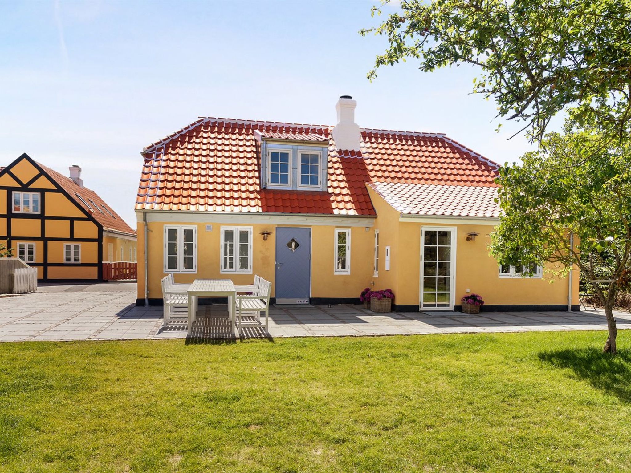 "Karmen" - 100m from the sea - Outside
