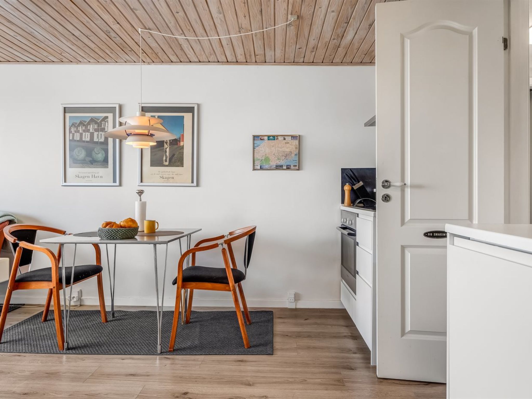 "Økil" - 2km from the sea-Inside