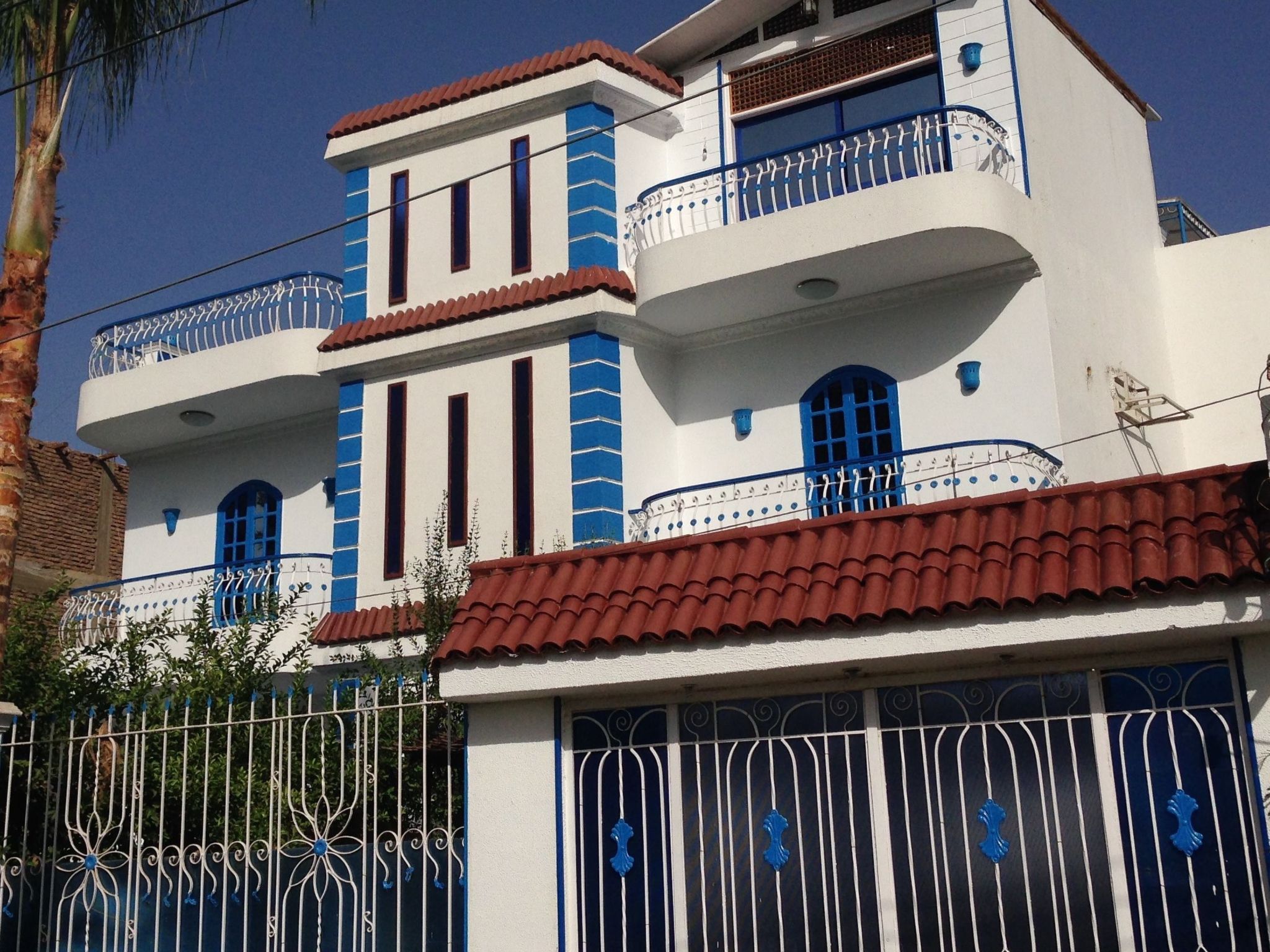 mit Pool, Garten und Dachterrasse