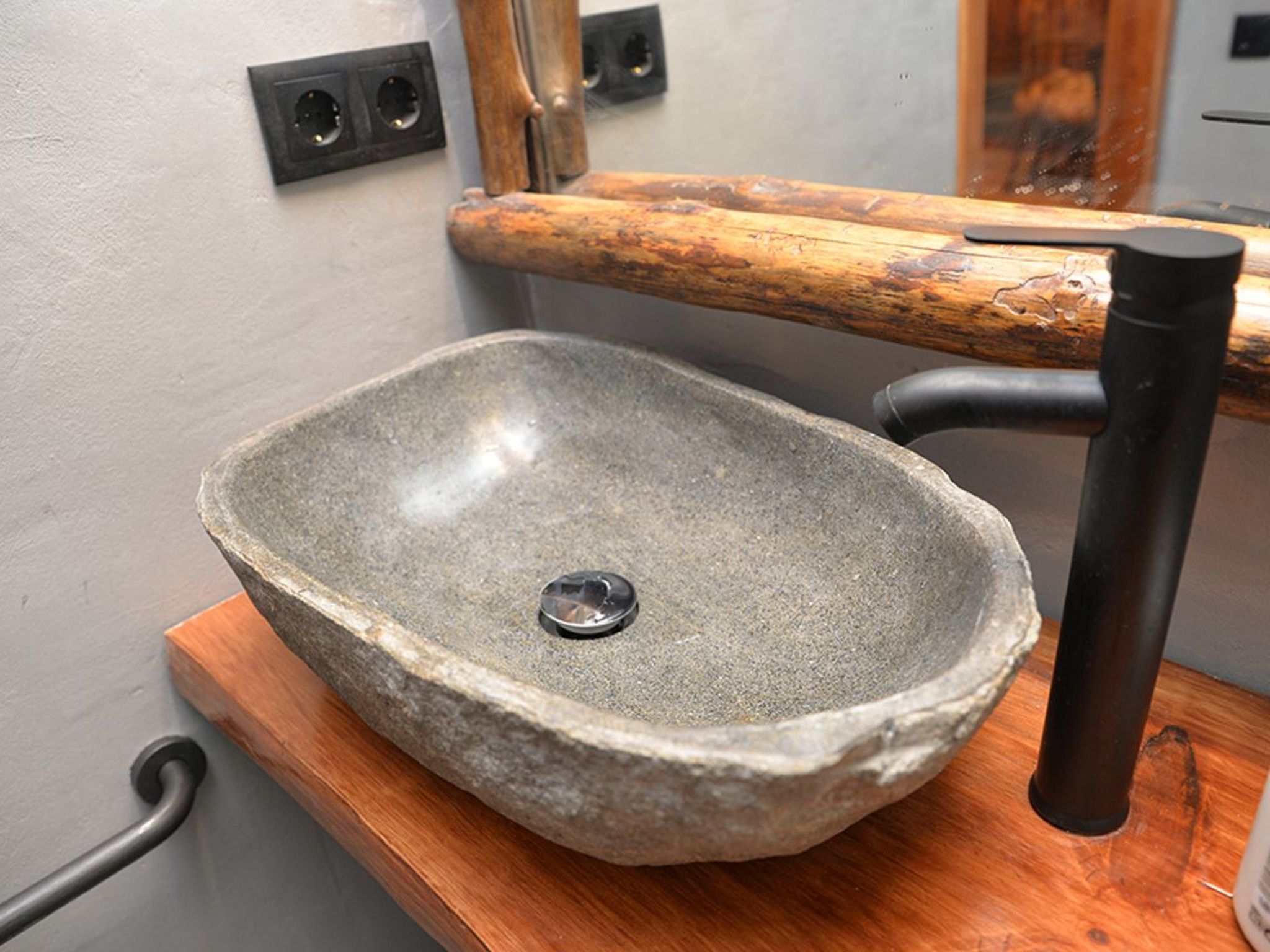 Angepasste rustikale Wohnung für 4 Personen Pobla de Lillet-Image-tags.info