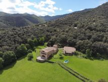 Historisch landhuis met bergzicht voor 12 personen in La Vall de Bianya - thumbnail 1