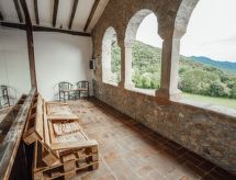 Historisch landhuis met bergzicht voor 12 personen in La Vall de Bianya - thumbnail 2