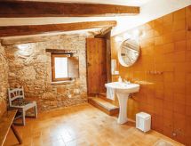 Historisch landhuis met bergzicht voor 12 personen in La Vall de Bianya - thumbnail 6
