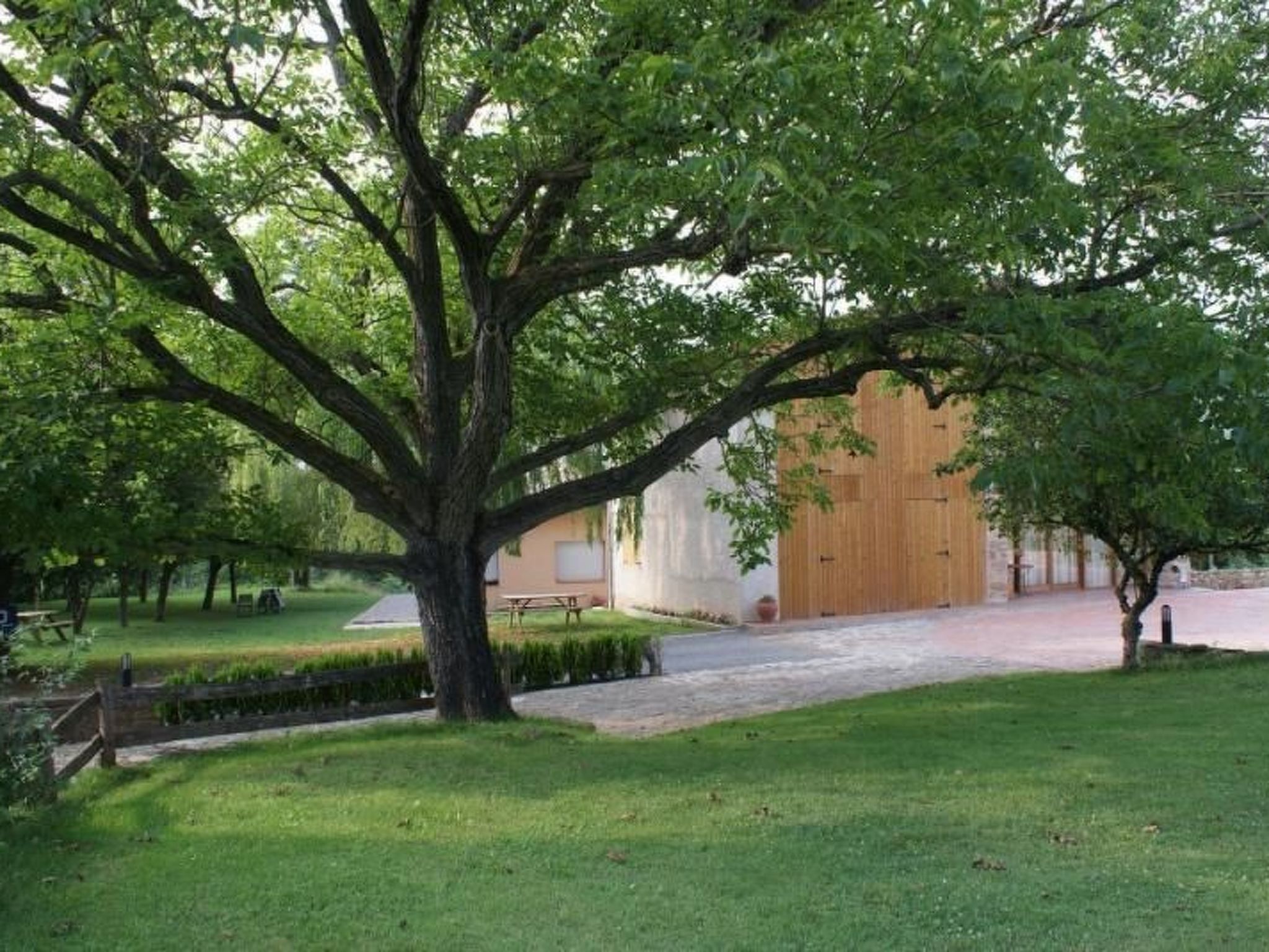Wohnung El Graner mit großer Fensterfront-Outside