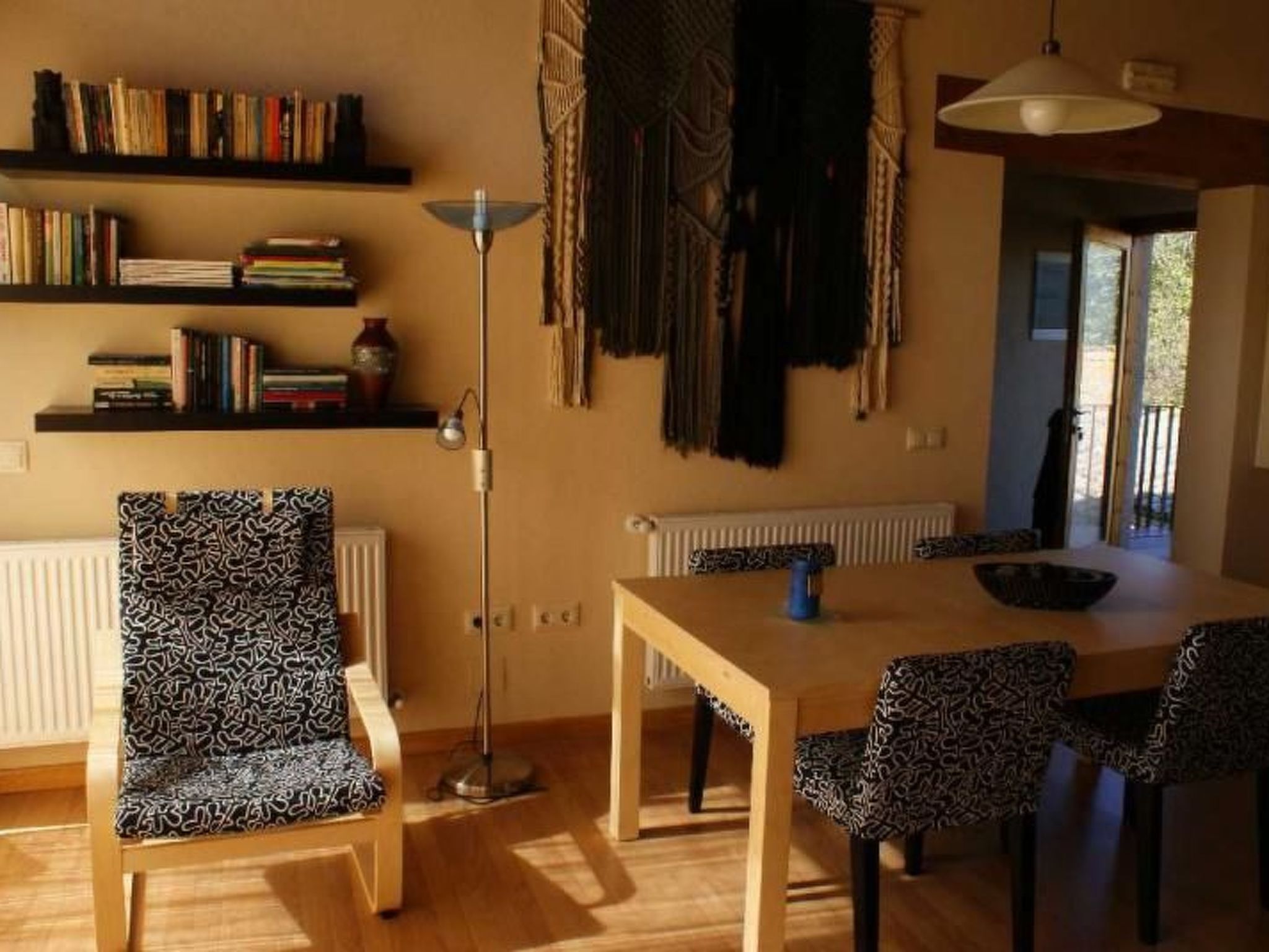 Wohnung El Graner mit großer Fensterfront-Inside