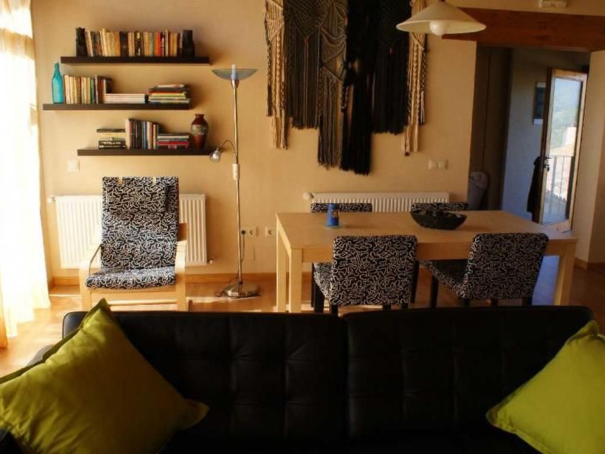 Wohnung El Graner mit großer Fensterfront-Inside