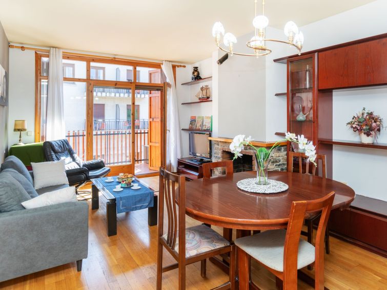Search and Stay destination Sort, CT - Spain from AU$ 456. Mainera