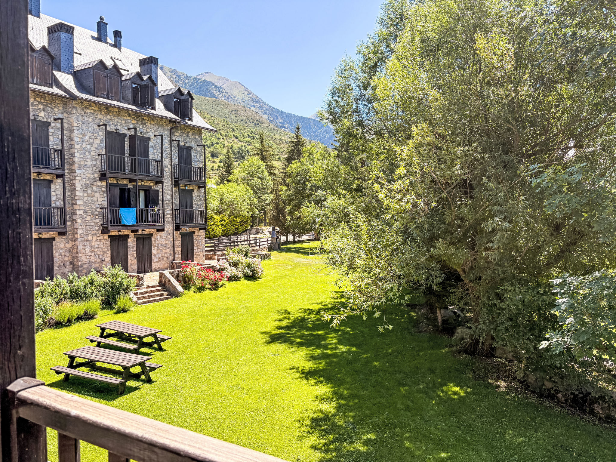 Geräumige Wohnung mit Garten und Schwimmbad Herbasabina 5 Vall de Boí - Buiten