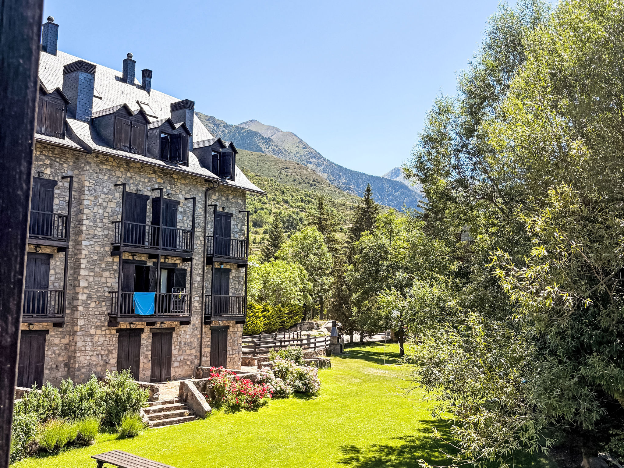 Geräumige Wohnung mit Garten und Schwimmbad Herbasabina 5 Vall de Boí - Buiten
