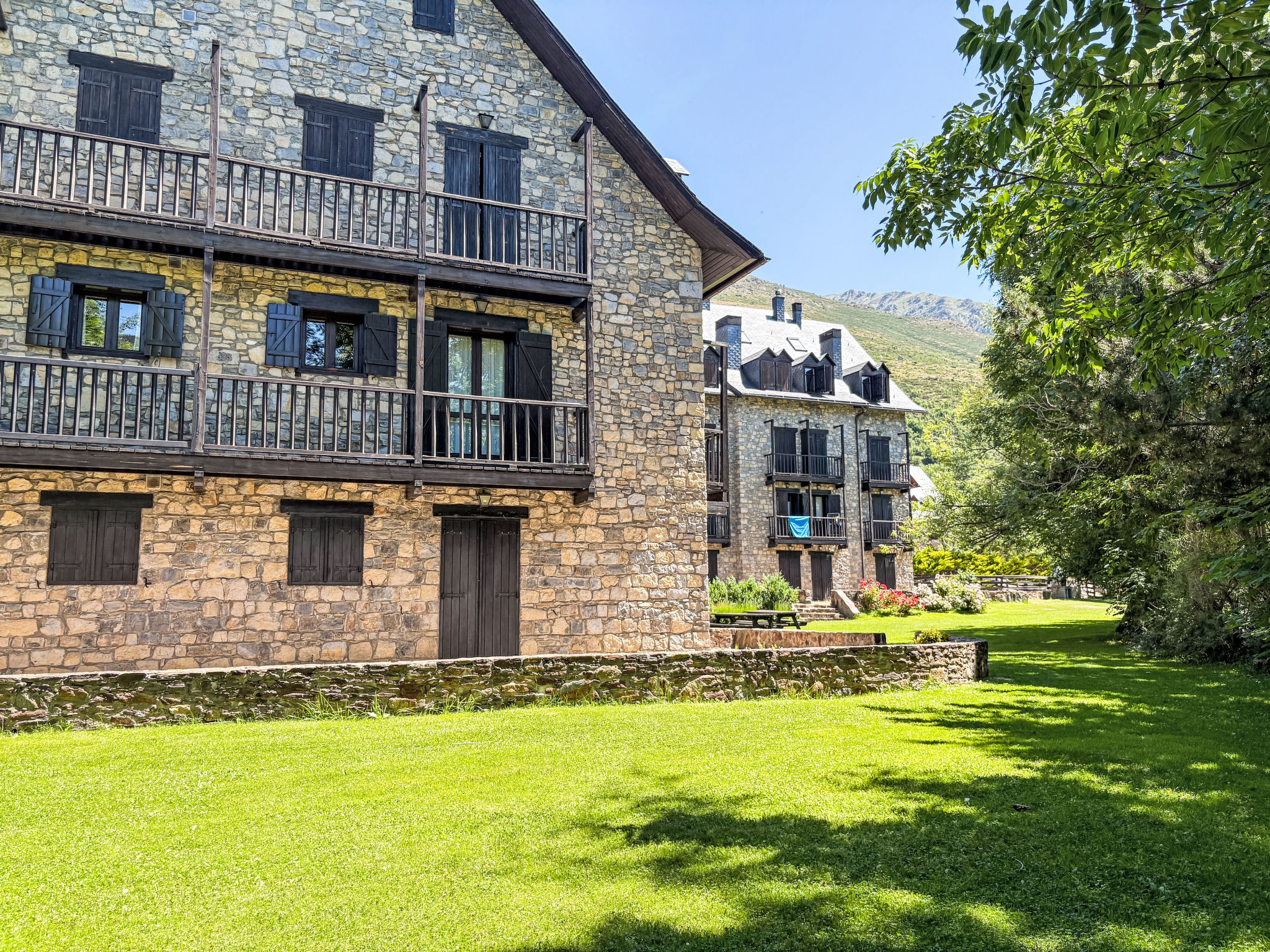 Geräumige Wohnung mit Garten und Schwimmbad Herbasabina 5 Vall de Boí - Buiten