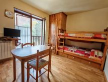 Lichtrijk studio met balkon in Caldes de Boí, hartje Pyreneeën - thumbnail 6