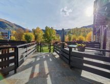 Wohnung Besiberri 3 befindet sich im Erdgeschoss mit Terrasse Vall de Boí