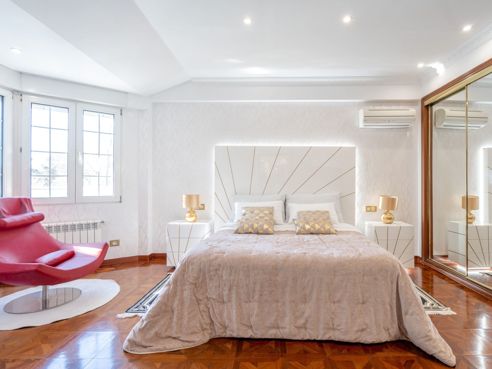 Photo of 5-Suiten Madrid Villa Oasis, Schwimmbad-Spa, Fitnessraum, Club