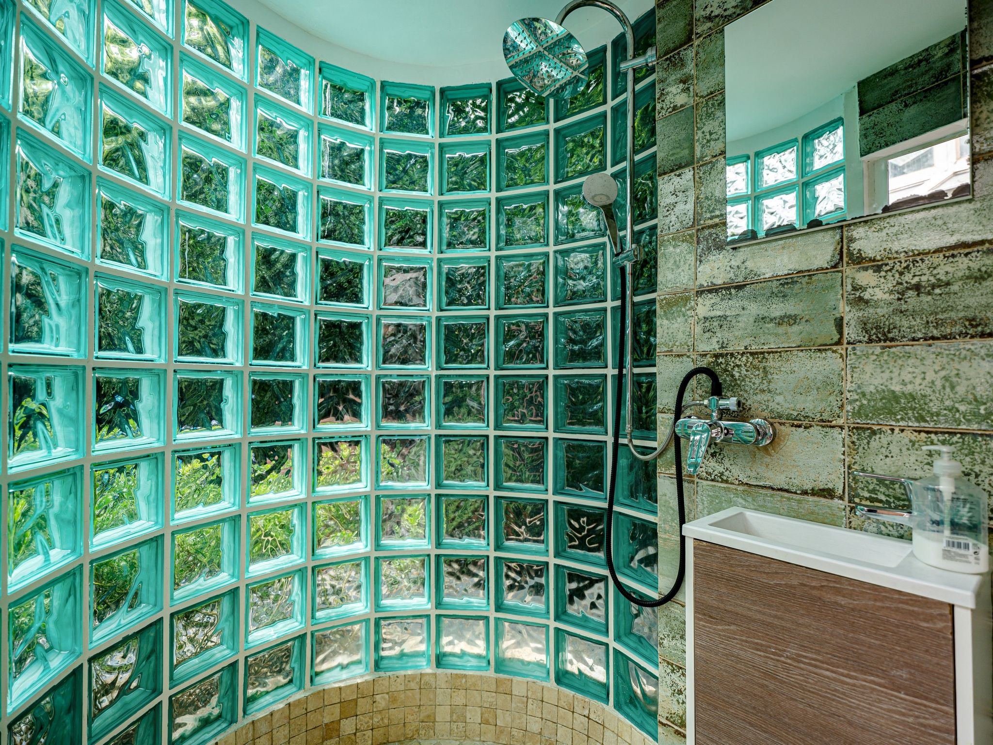 Photo of 5-Suiten Madrid Villa Oasis, Schwimmbad-Spa, Fitnessraum, Club