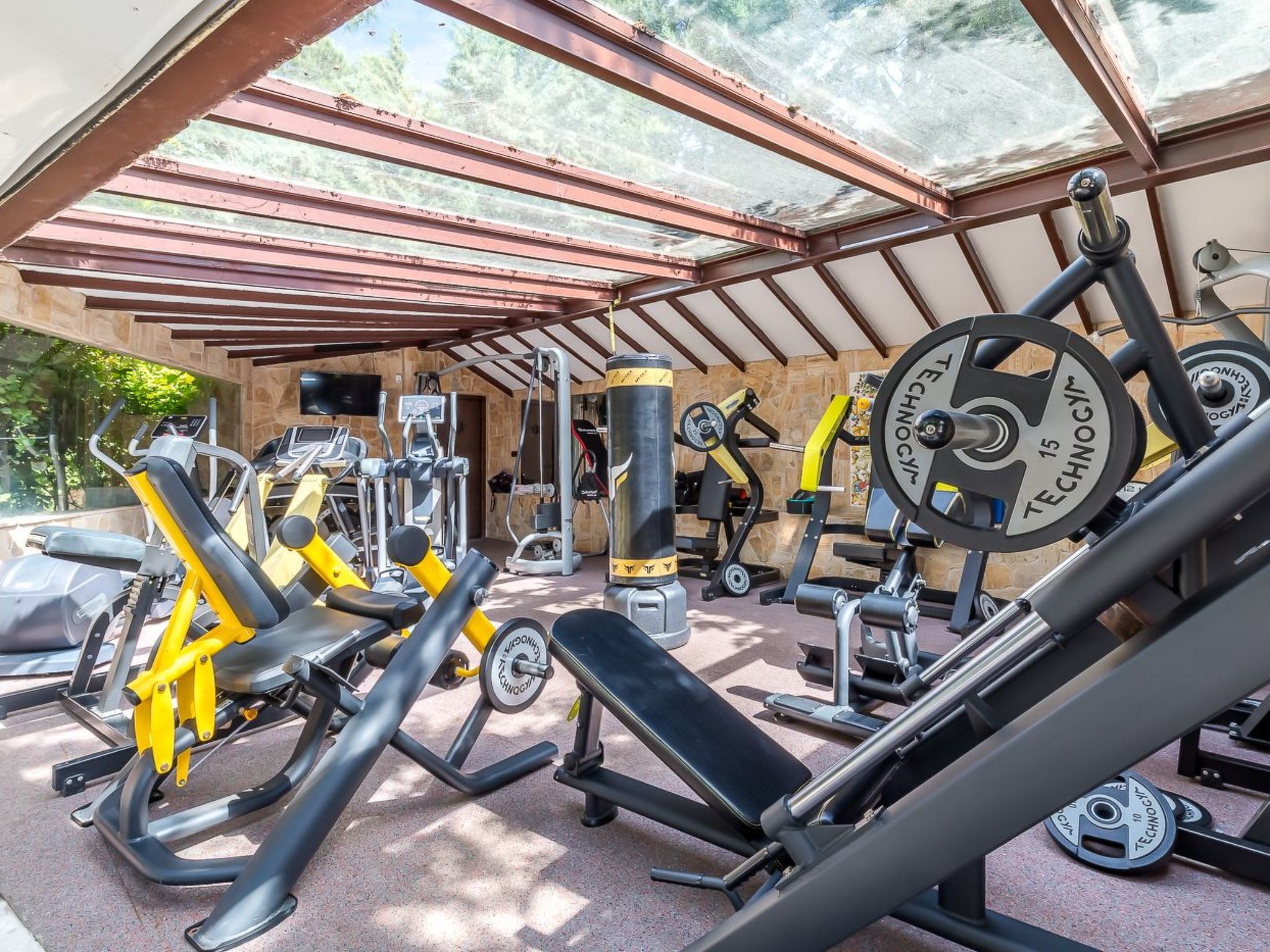 Photo of 5-Suiten Madrid Villa Oasis, Schwimmbad-Spa, Fitnessraum, Club