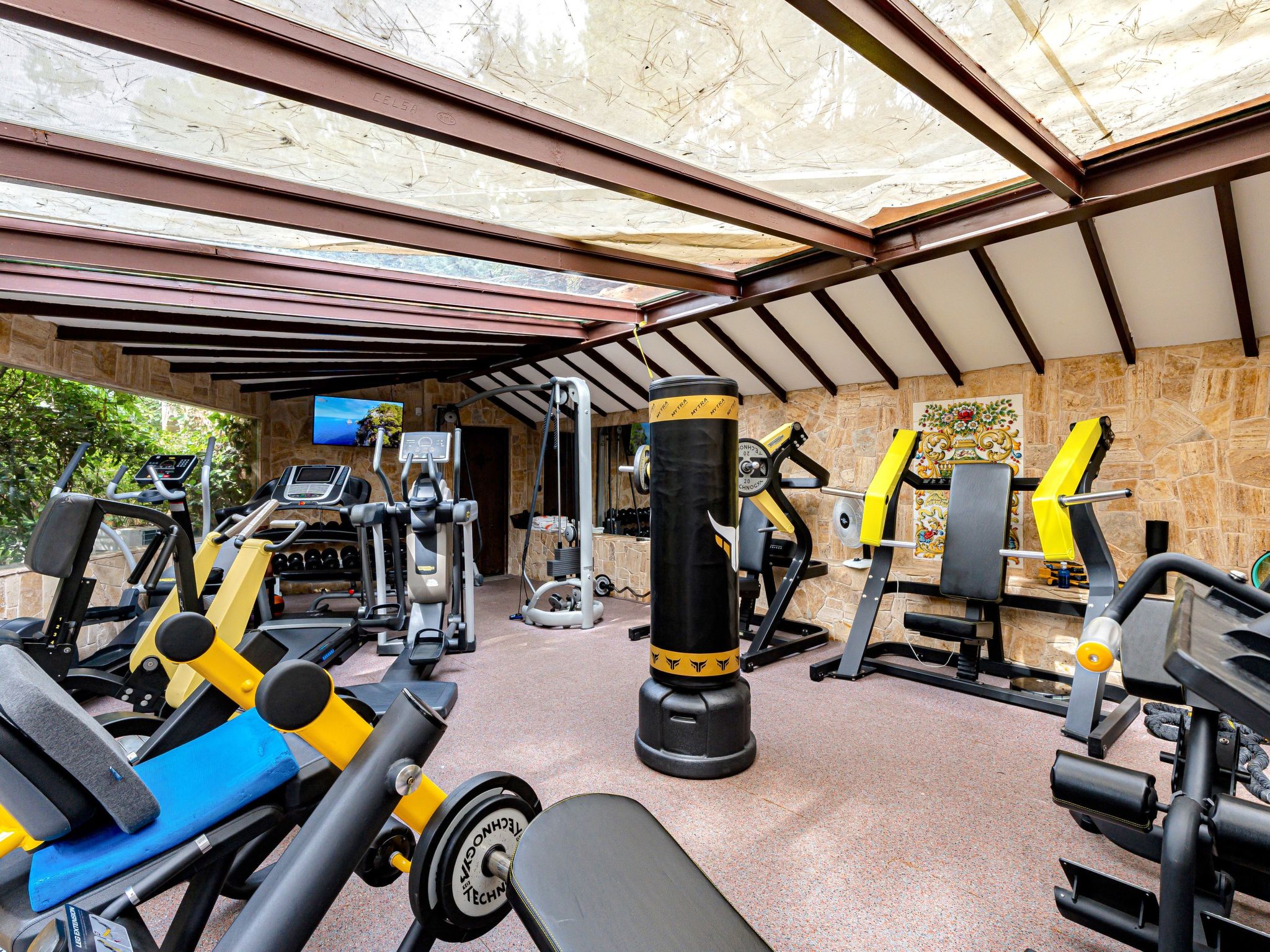 Photo of 5-Suiten Madrid Villa Oasis, Schwimmbad-Spa, Fitnessraum, Club