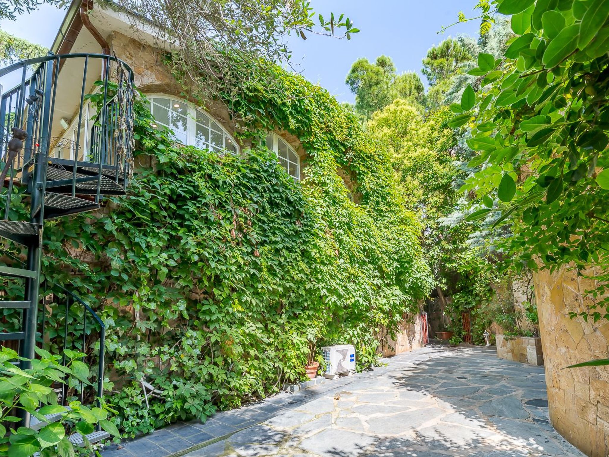 Photo of 5-Suiten Madrid Villa Oasis, Schwimmbad-Spa, Fitnessraum, Club