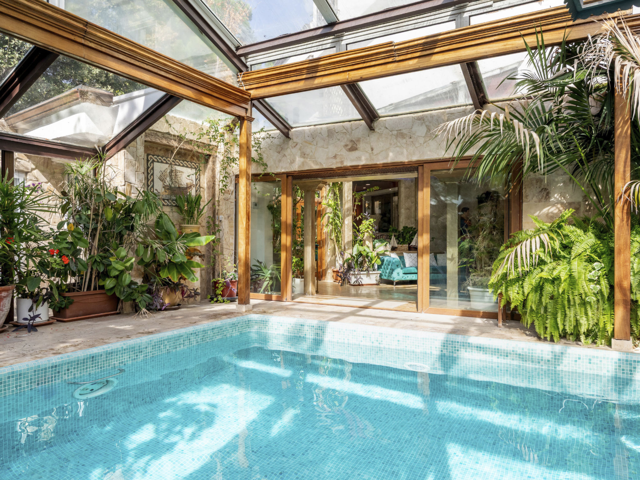 5-Suiten Madrid Villa Oasis, Schwimmbad-Spa, Fitnessraum, Club-Inside