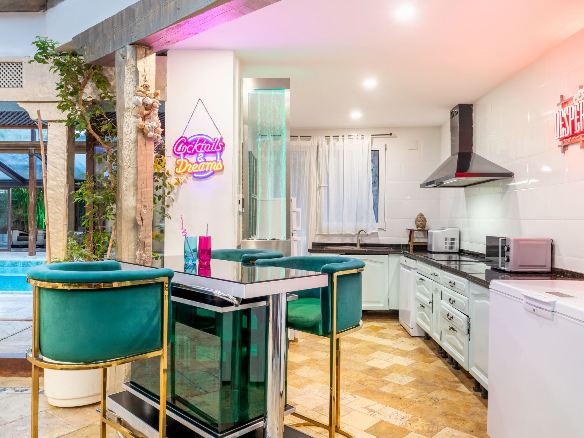 5-Suiten Madrid Villa Oasis, Schwimmbad-Spa, Fitnessraum, Club-Inside